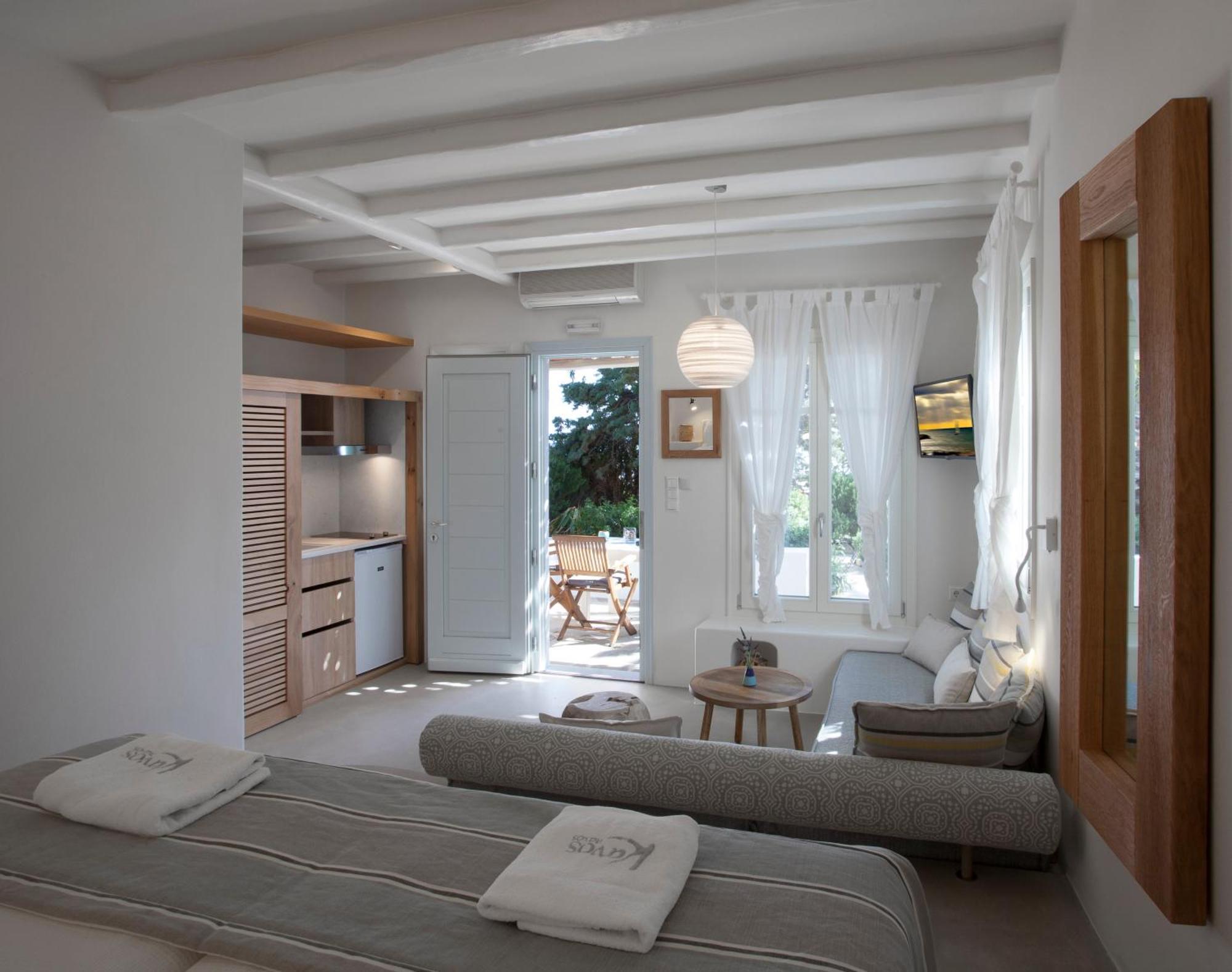 Kavos Naxos Aparthotel 3*