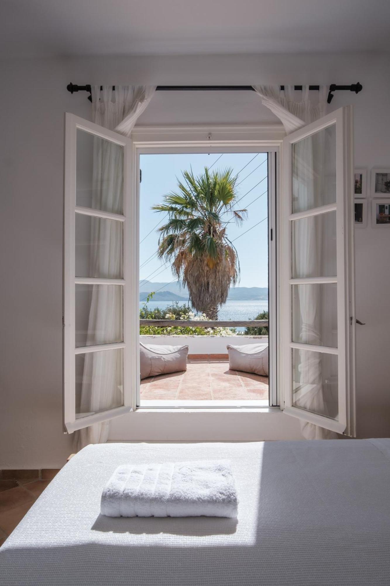 Kavos Naxos Aparthotel 3*